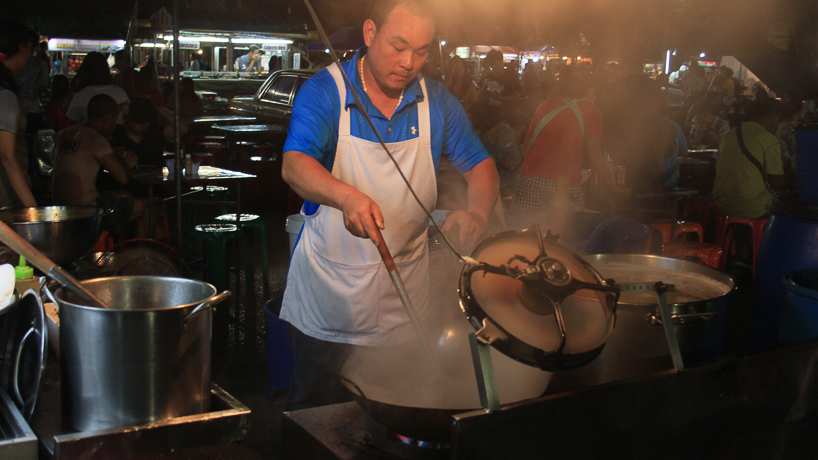 Phra Prathom Chedi Night Market