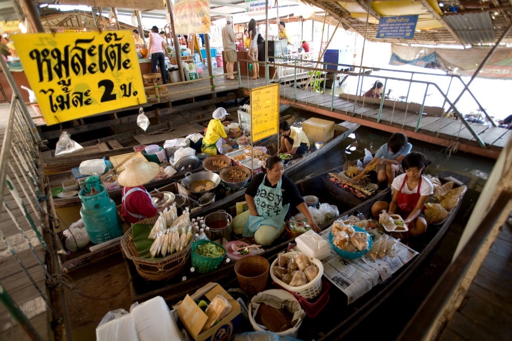 Wat Lam Phaya Floating Market