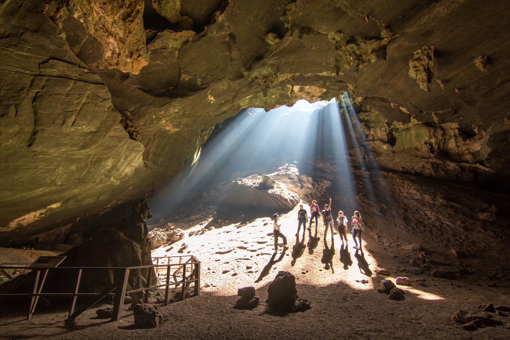 phu pha phet Cave
