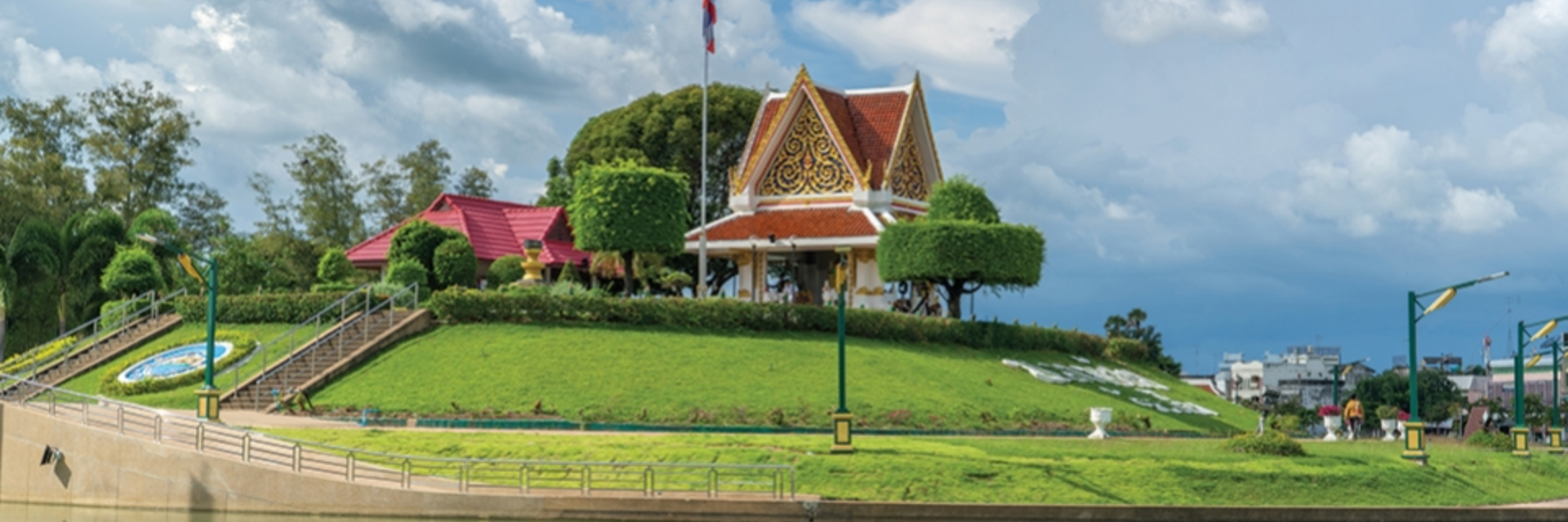 เดินเที่ยวบึงพลาญชัย ให้อาหารนกพิราบ ปลาตัวโต @ ร้อยเอ็ด