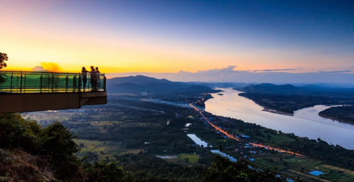 WAT PHA TAK SUA : AN AMAZING WALK WITH MEKONG VIEW