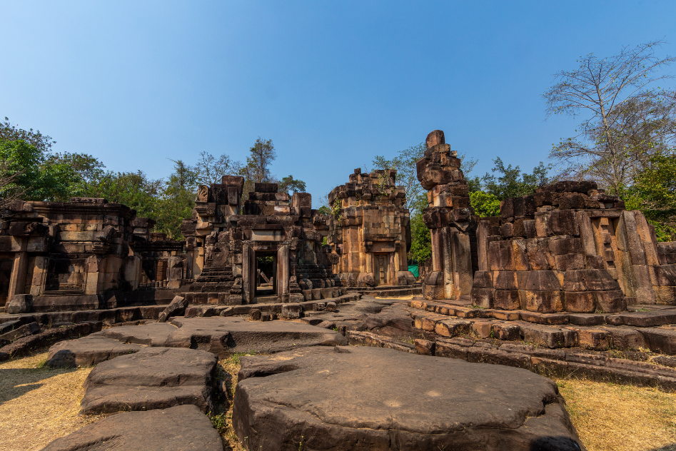 3 Interesting Castles, Surin