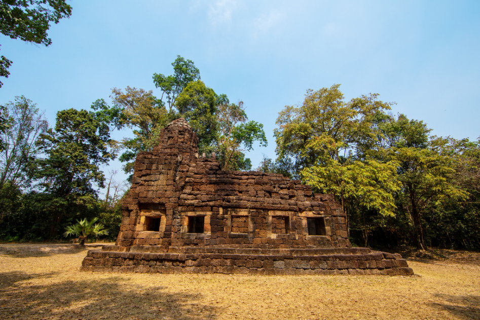 3 Interesting Castles, Surin