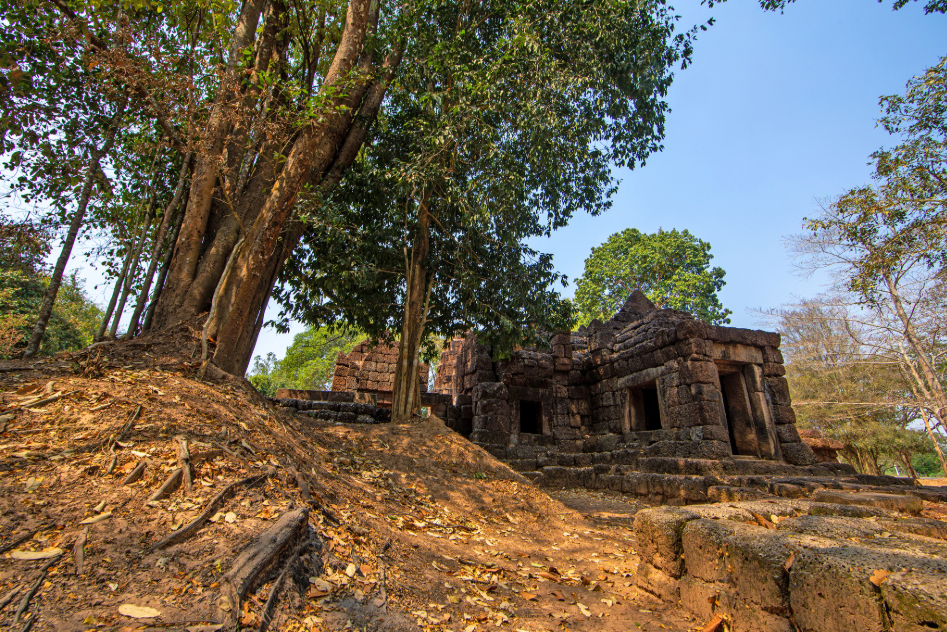 3 Interesting Castles, Surin