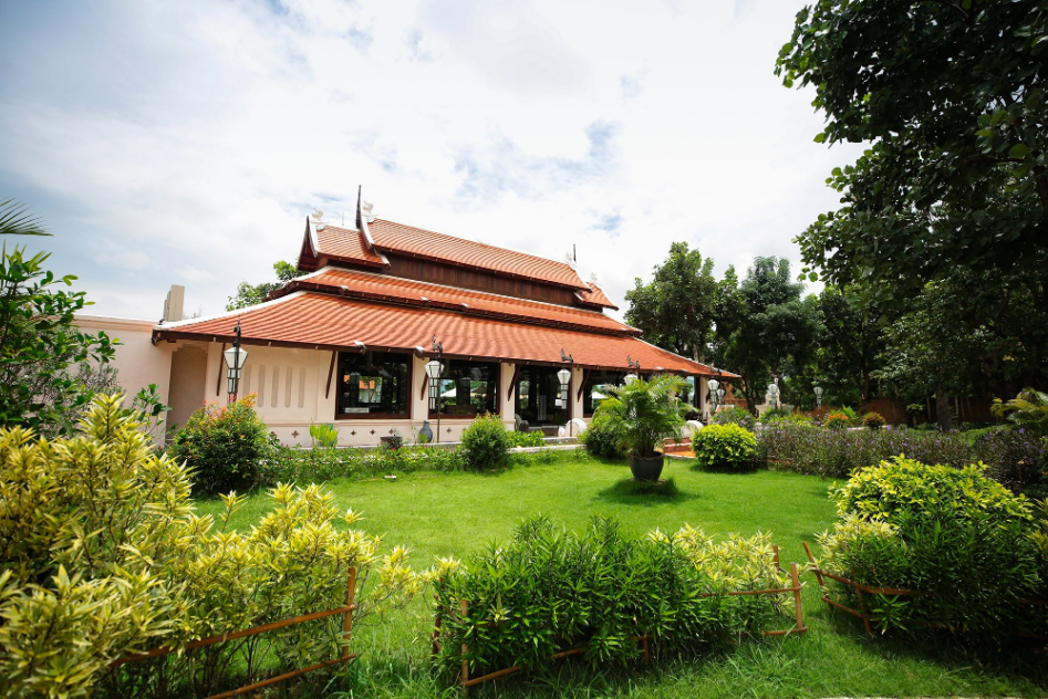 2 of the Most Luxurious- yet friendly - in Sukhothai